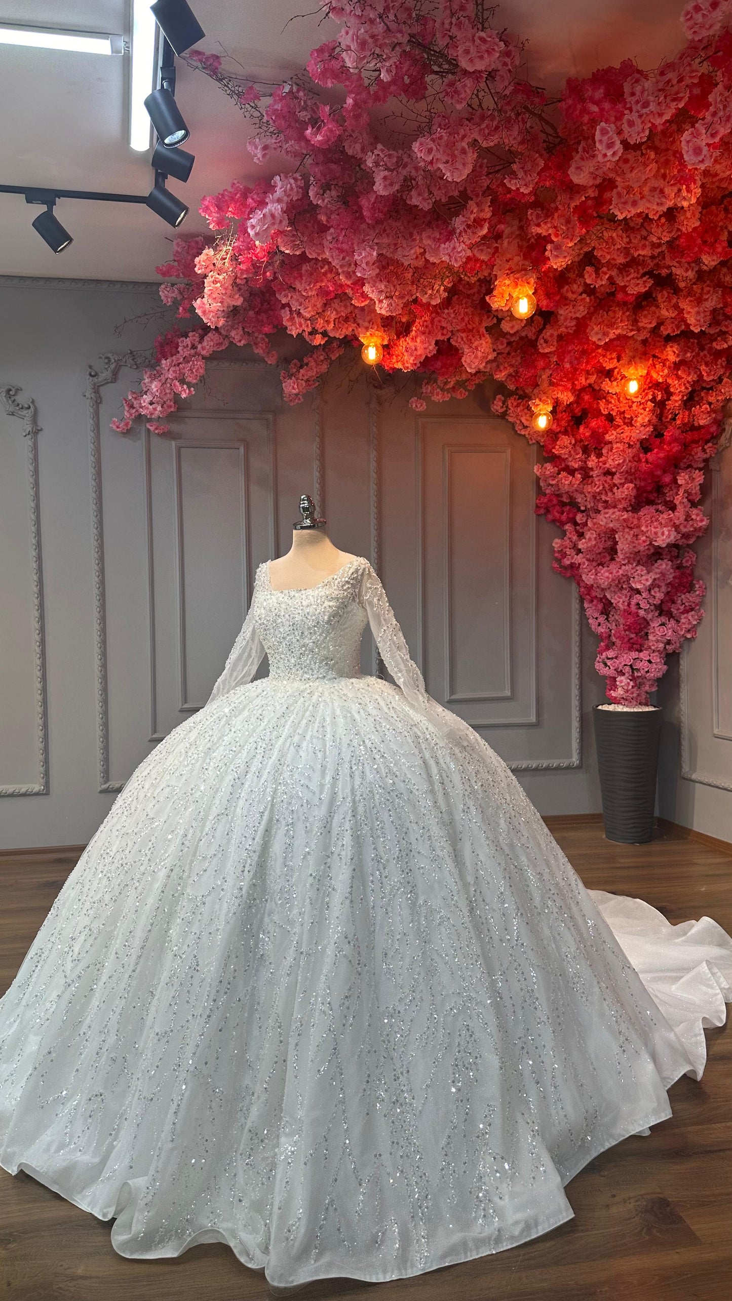 Robe de Mariée Princesse Luxury, Pailleté, Manches Longues, Col Bateau avec Traîne
