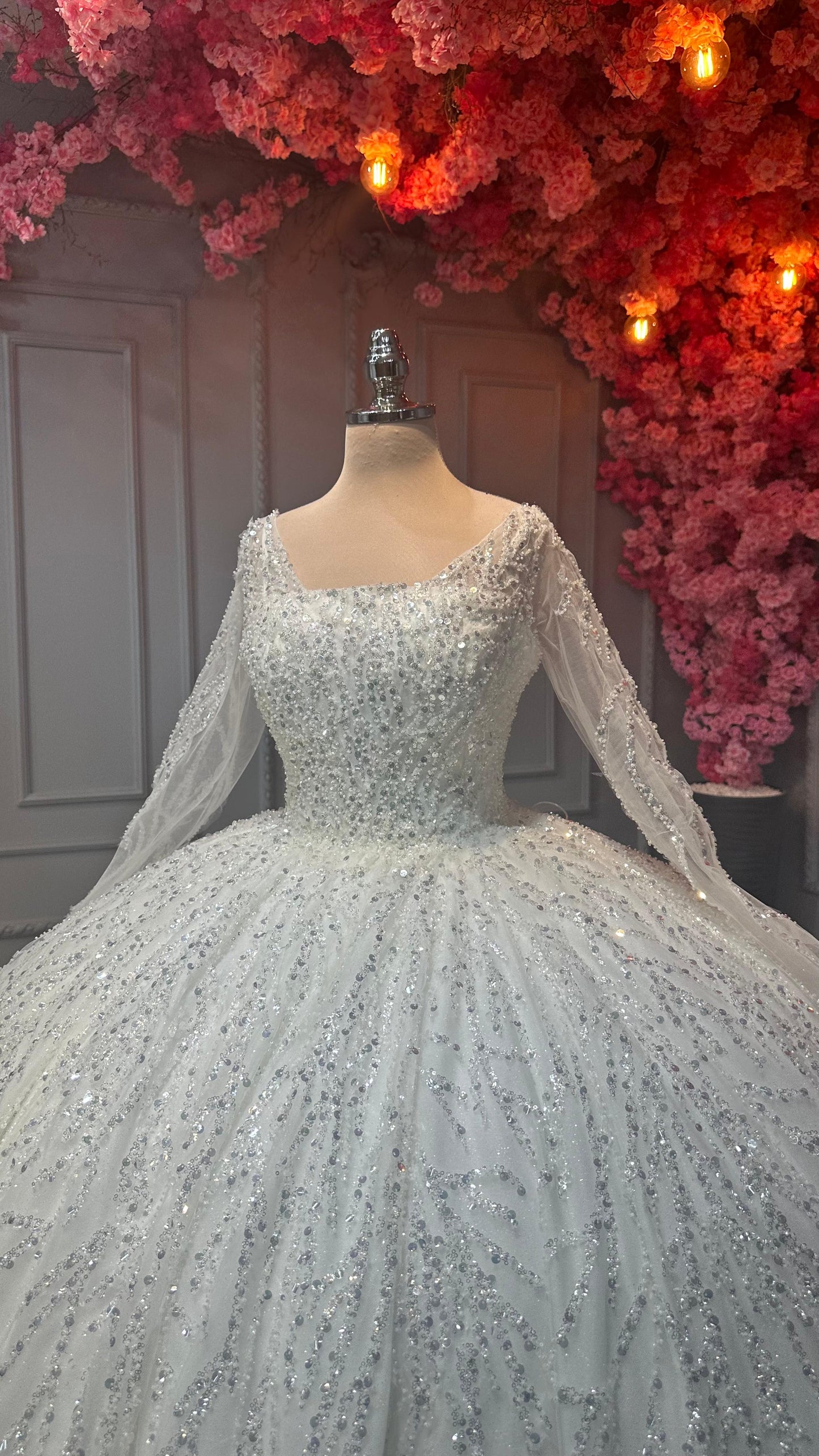 Robe de Mariée Princesse Luxury, Pailleté, Manches Longues, Col Bateau avec Traîne