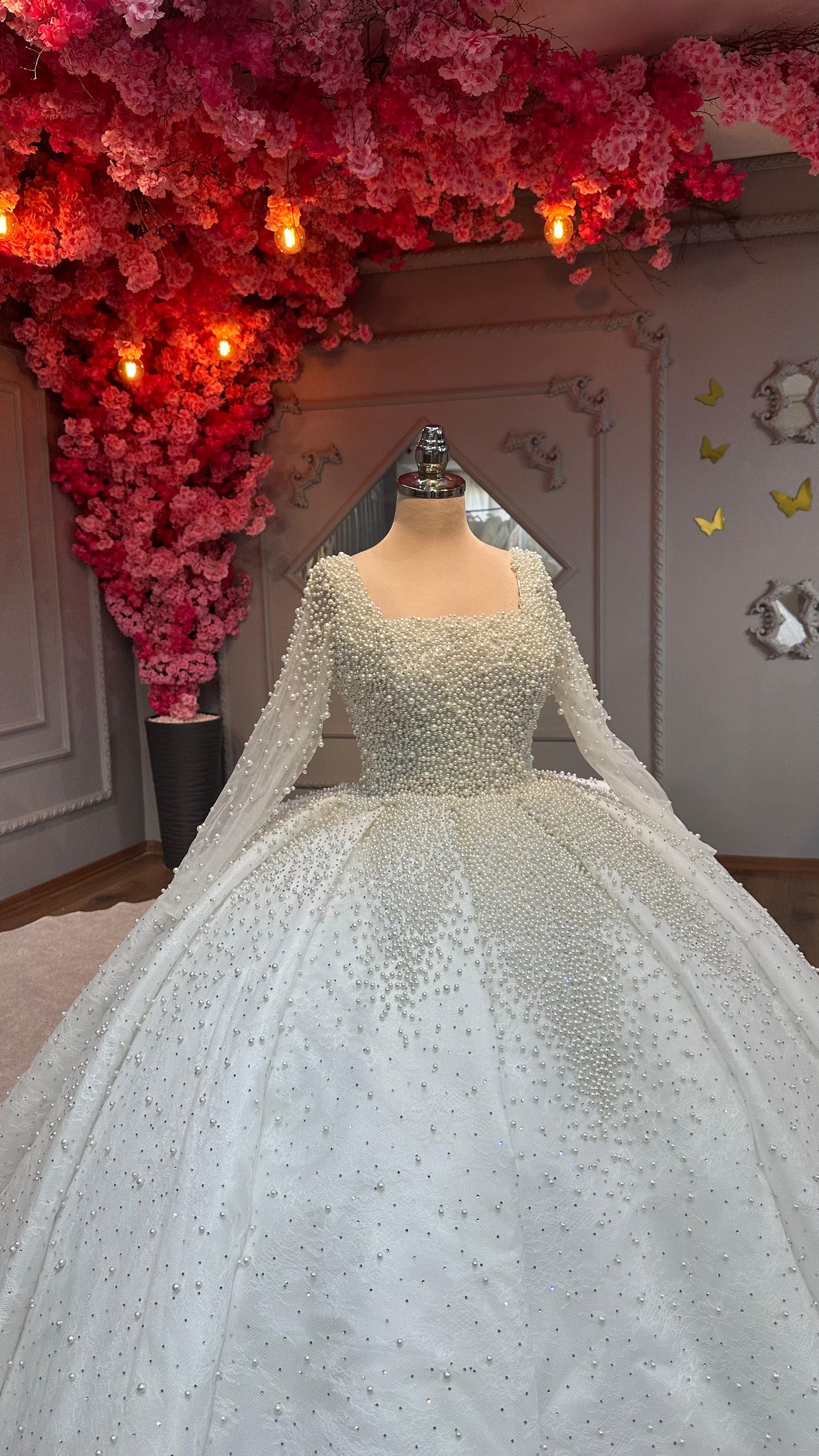 Magnifique Robe de Mariée Princesse Luxury Perles avec Manches Longues et Longue Traîne