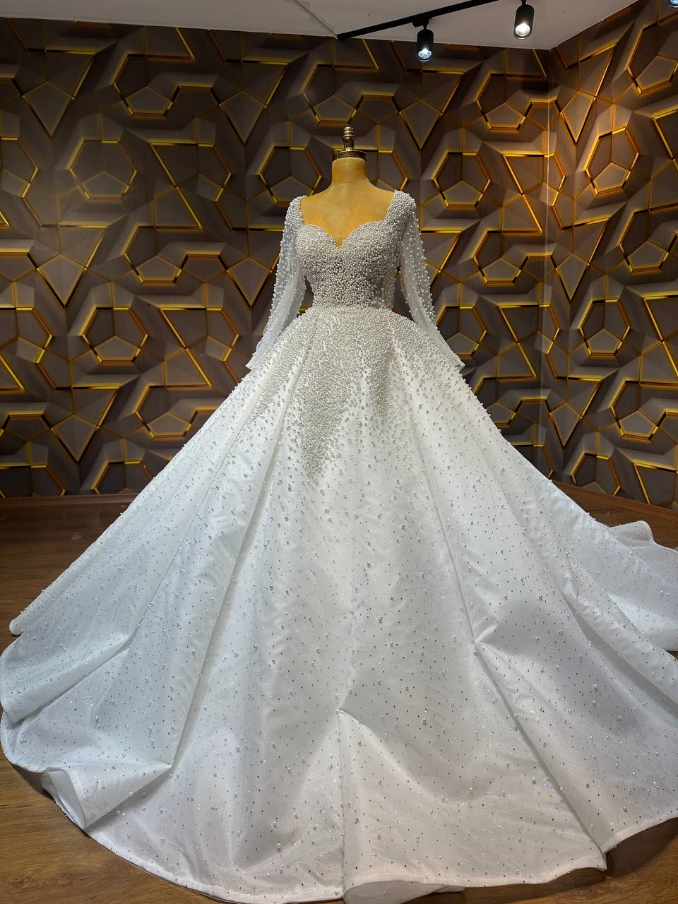 Robe de Mariée Princesse Perles Luxury, Manches Longues, Col Coeur avec Traîne