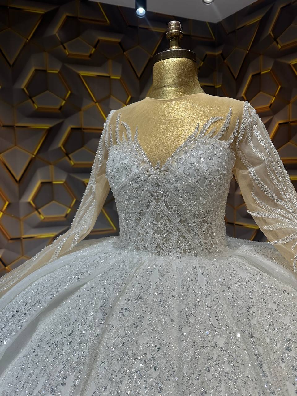 Robe de Mariée Princesse Luxury, Manches Longues, Col V avec Traîne