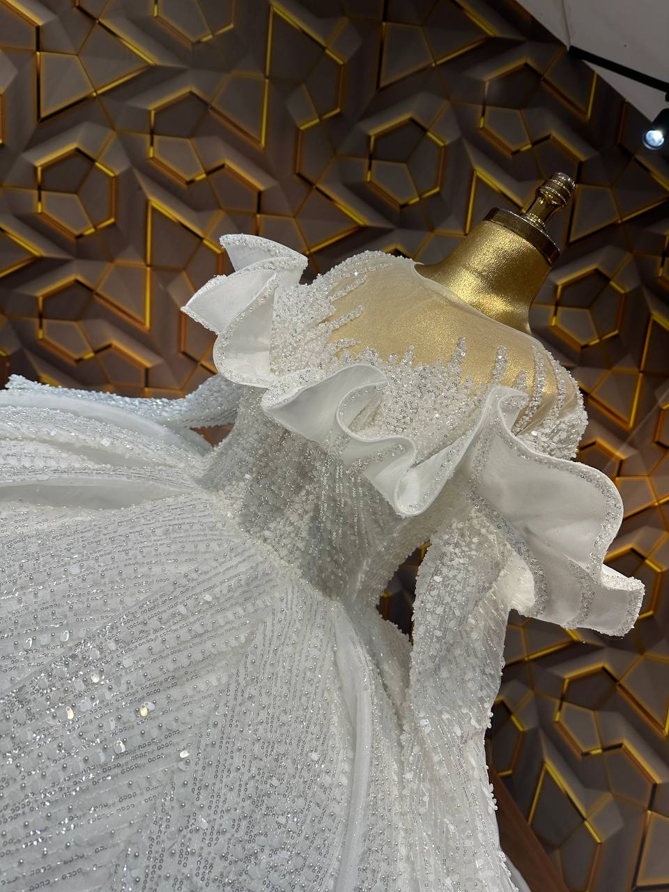 Robe de Mariée Princesse Luxury, Manches Longues, Col Coeur avec Traîne