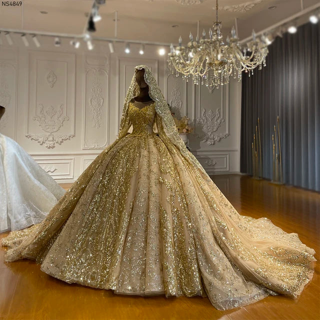 Robe de Mariée Princesse Luxury Doré, Manches Longues, Col V avec Traîne