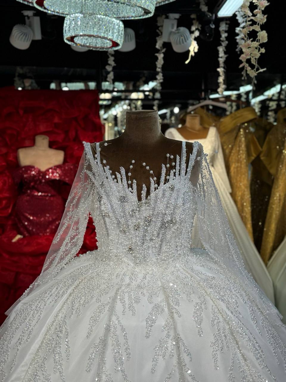 Robe de Mariée Princesse Luxury Strass et Perles, Manches Longues