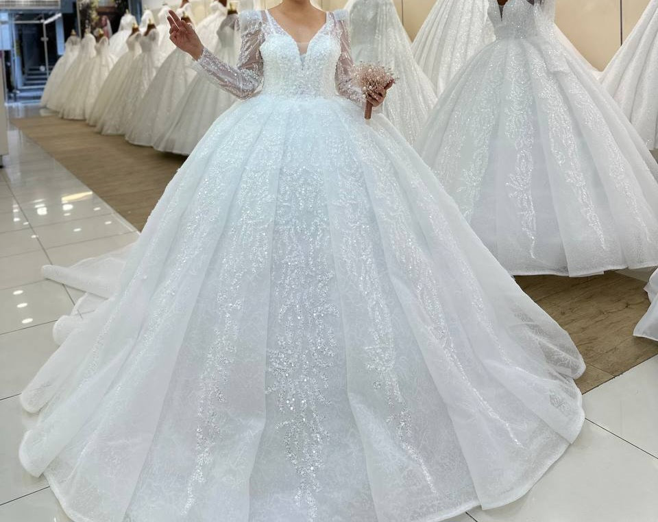 Robe de Mariée Princesse Luxury, Dentelle, Manches Longues, Col Cœur