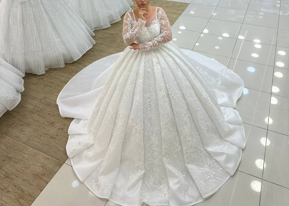 Robe de Mariée Princesse Luxury, Dentelle, Manches Longues, Col Cœur