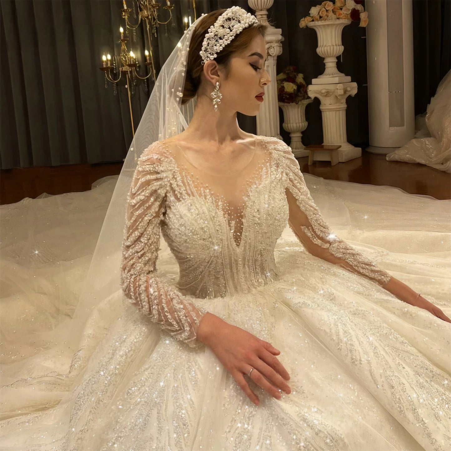 Robe de Mariée Princesse Luxury Queen, Manches Longues, Col Coeur avec Traîne Royale